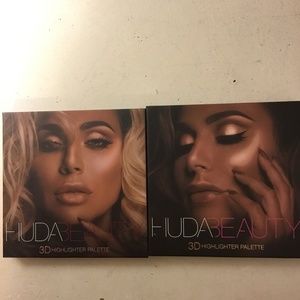 2 Huda Beauty 3D highlighter palettes